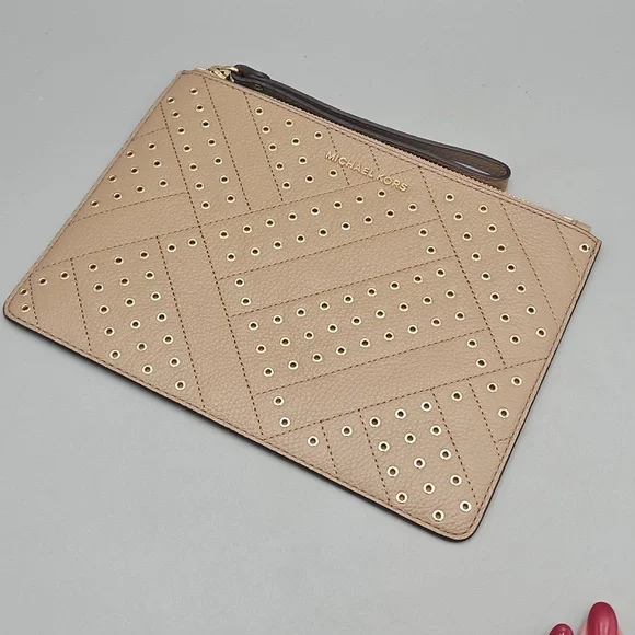 Michael Kors Bags Michael Kors Jet Set Travel XL Clutch - Picture 15 of 15